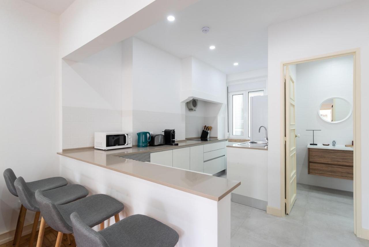 Flh Downtown Central Flat With Balcony Lisbon Bagian luar foto