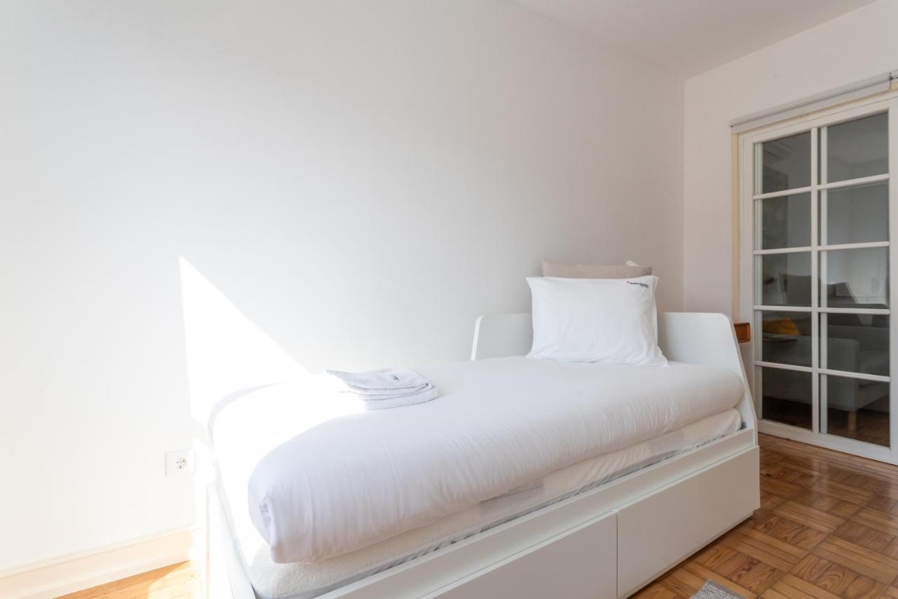 Flh Downtown Central Flat With Balcony Lisbon Bagian luar foto