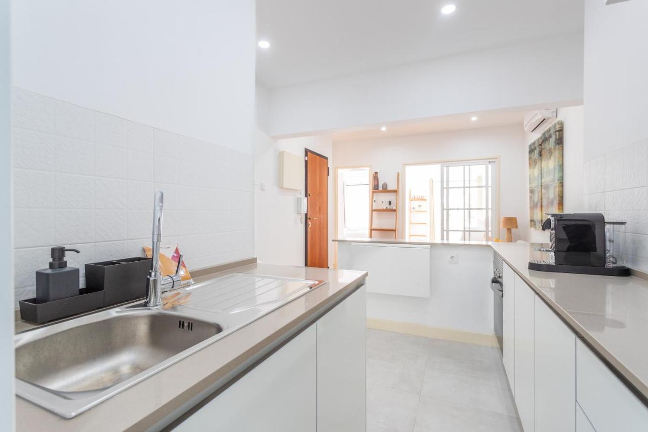 Flh Downtown Central Flat With Balcony Lisbon Bagian luar foto